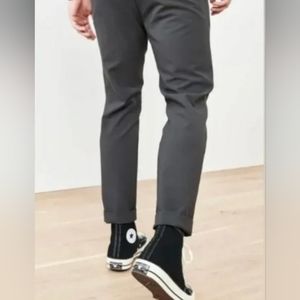 Quince's Recycled Comfort Tech Chino MEN'S (SlimFit) Charcoal Grey, 3M Reflectv.